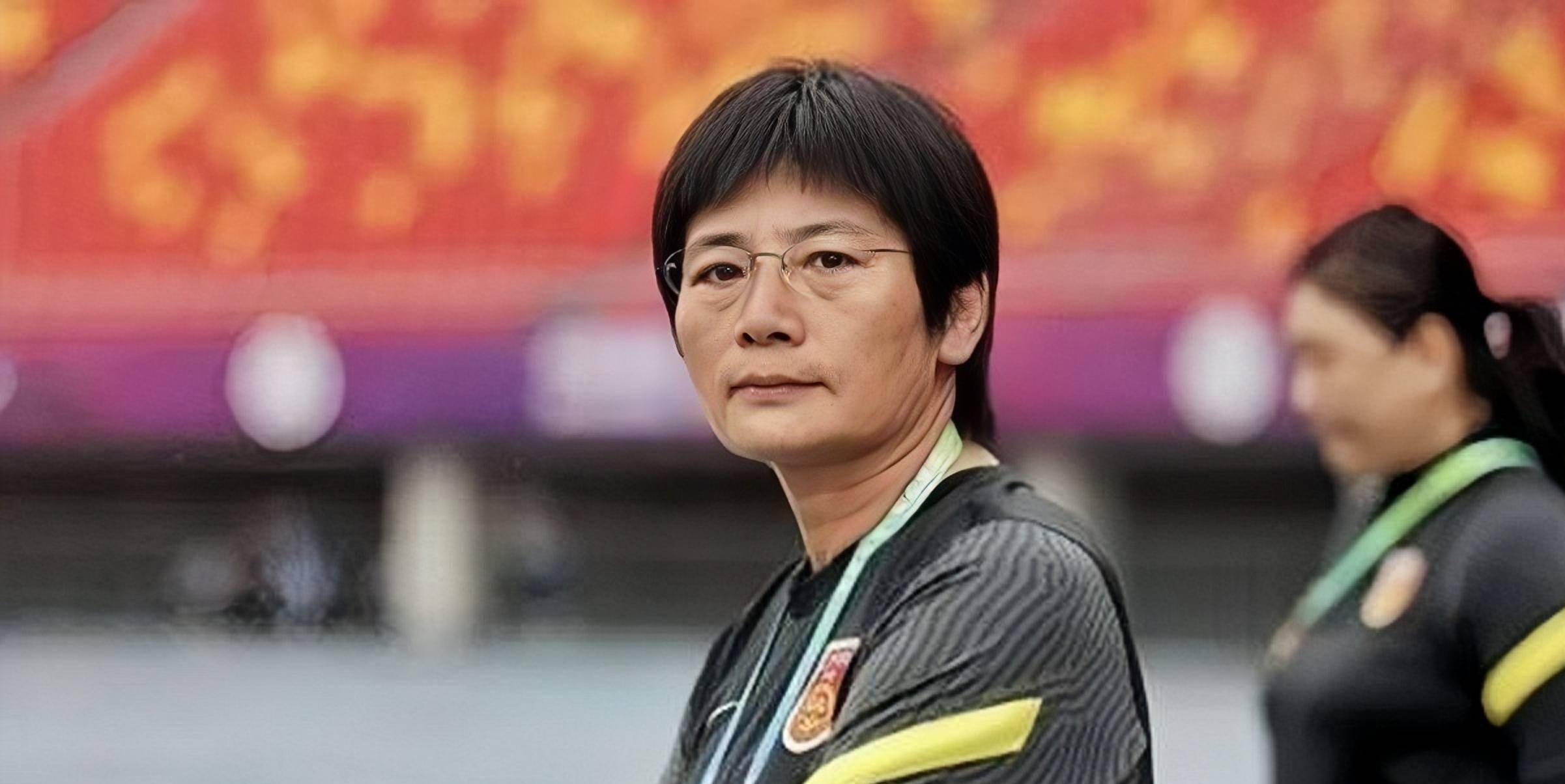 执教经验丰富，女足比赛助教荣膺教练团队成员的简单介绍