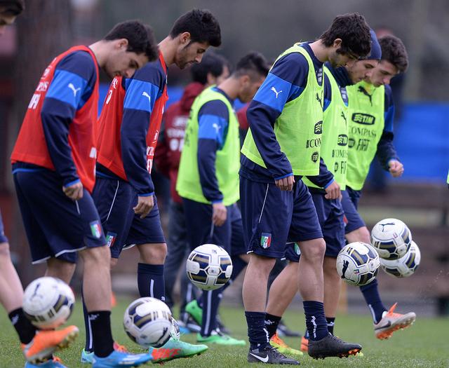 欧洲杯预选赛：瑞士队惊险胜出，晋级淘汰赛