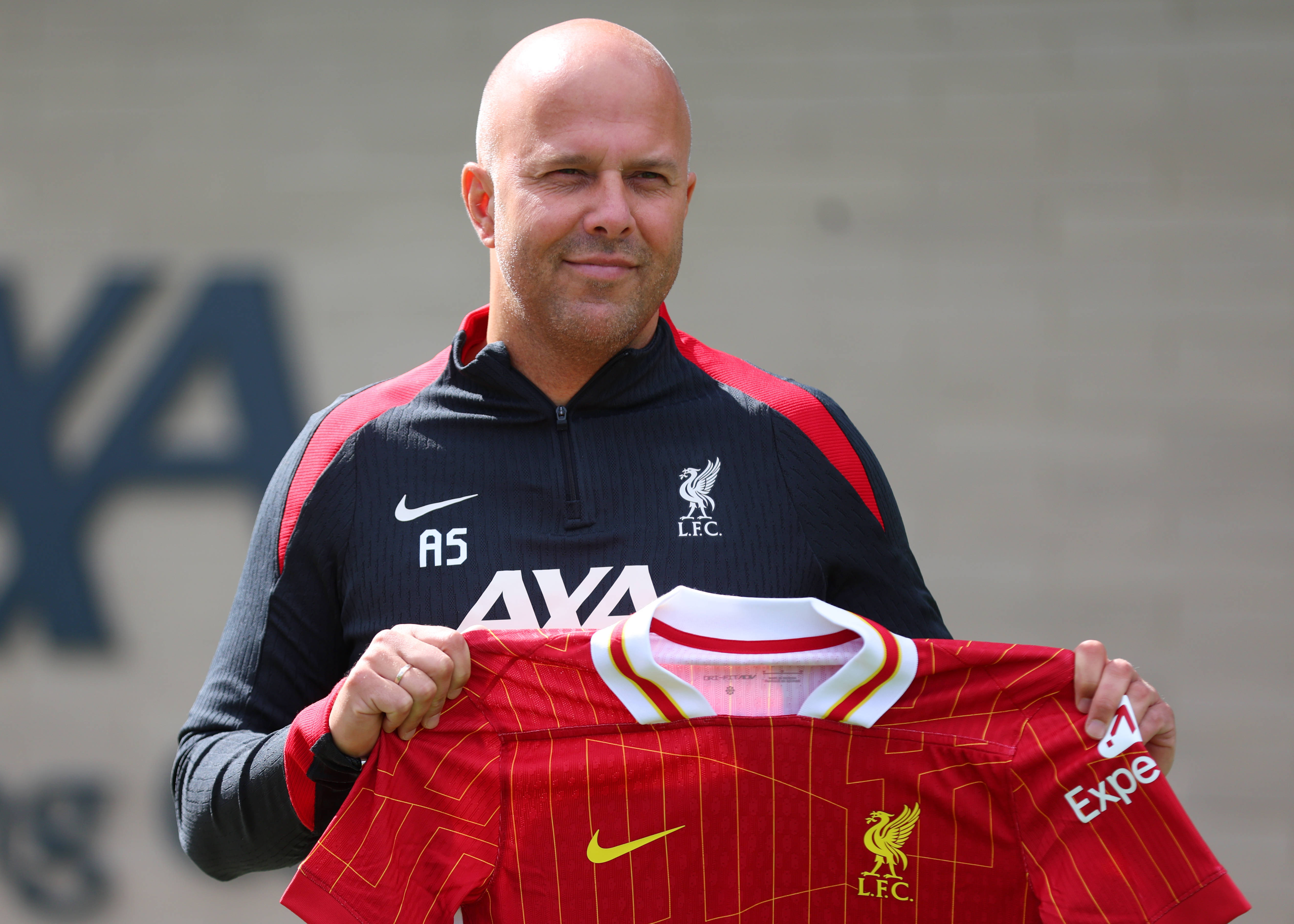 包含利物浦备战决赛，教练组全力调整战术备战的词条