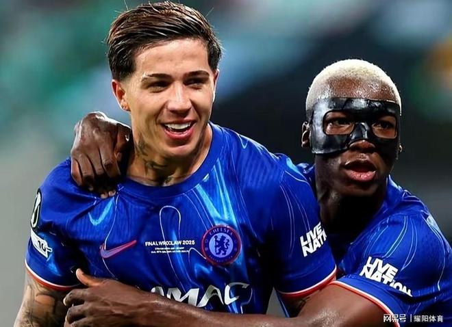 切尔西后卫阿隆索联手小法，双核齐飞希望晋级