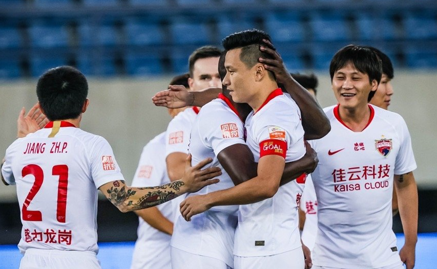 山东鲁能主场大胜深圳佳兆业