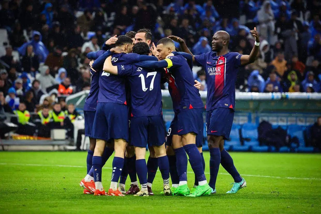 足坛赛场上的精彩对决即将开始