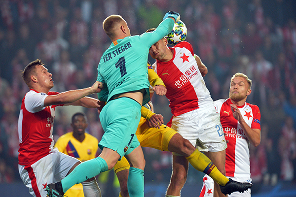 捷克球队主帅宣布辞职，俱乐部动荡不安