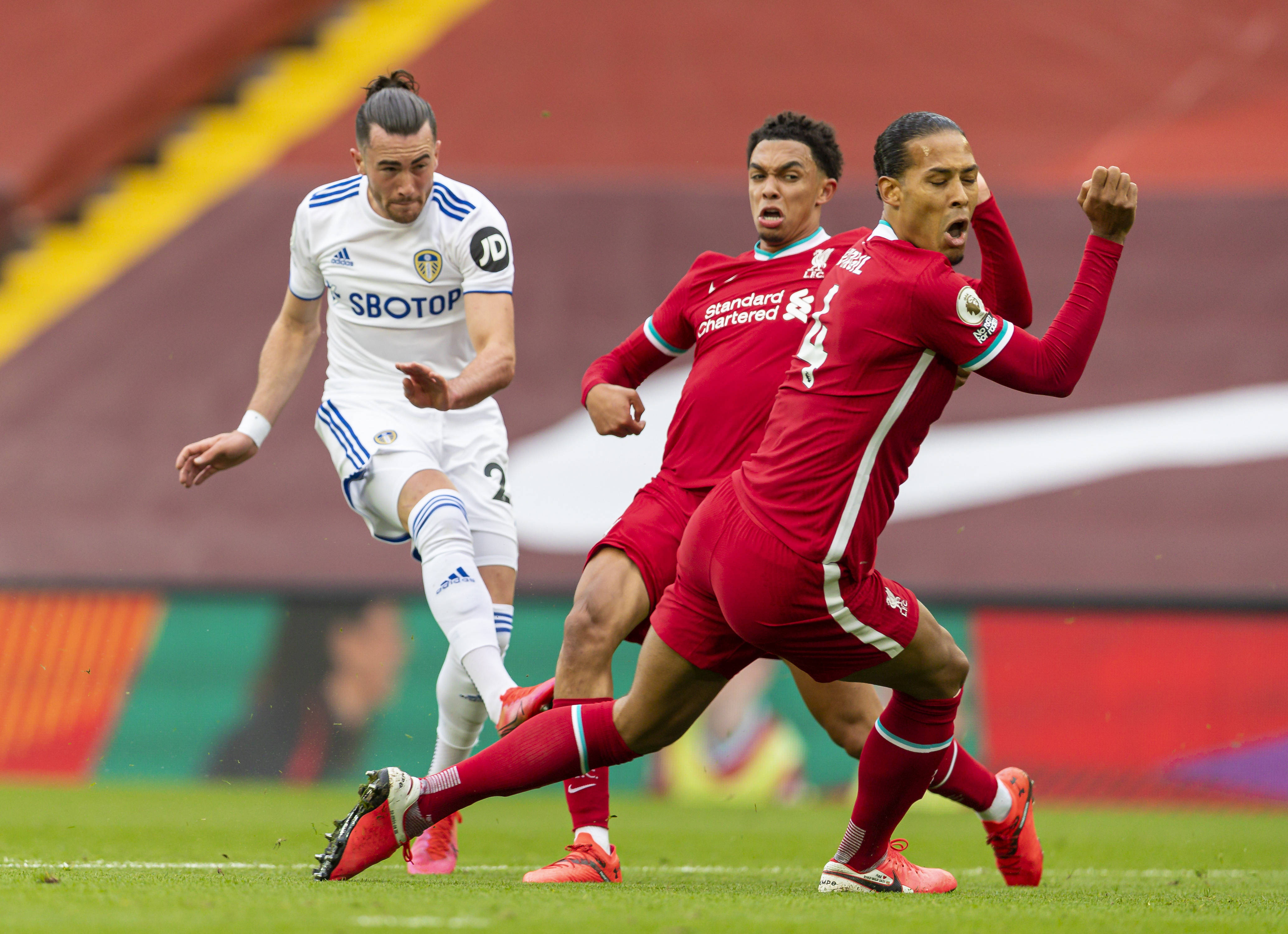 开云下载-法拉利绝杀威廉姆斯，佩雷兹带队取胜