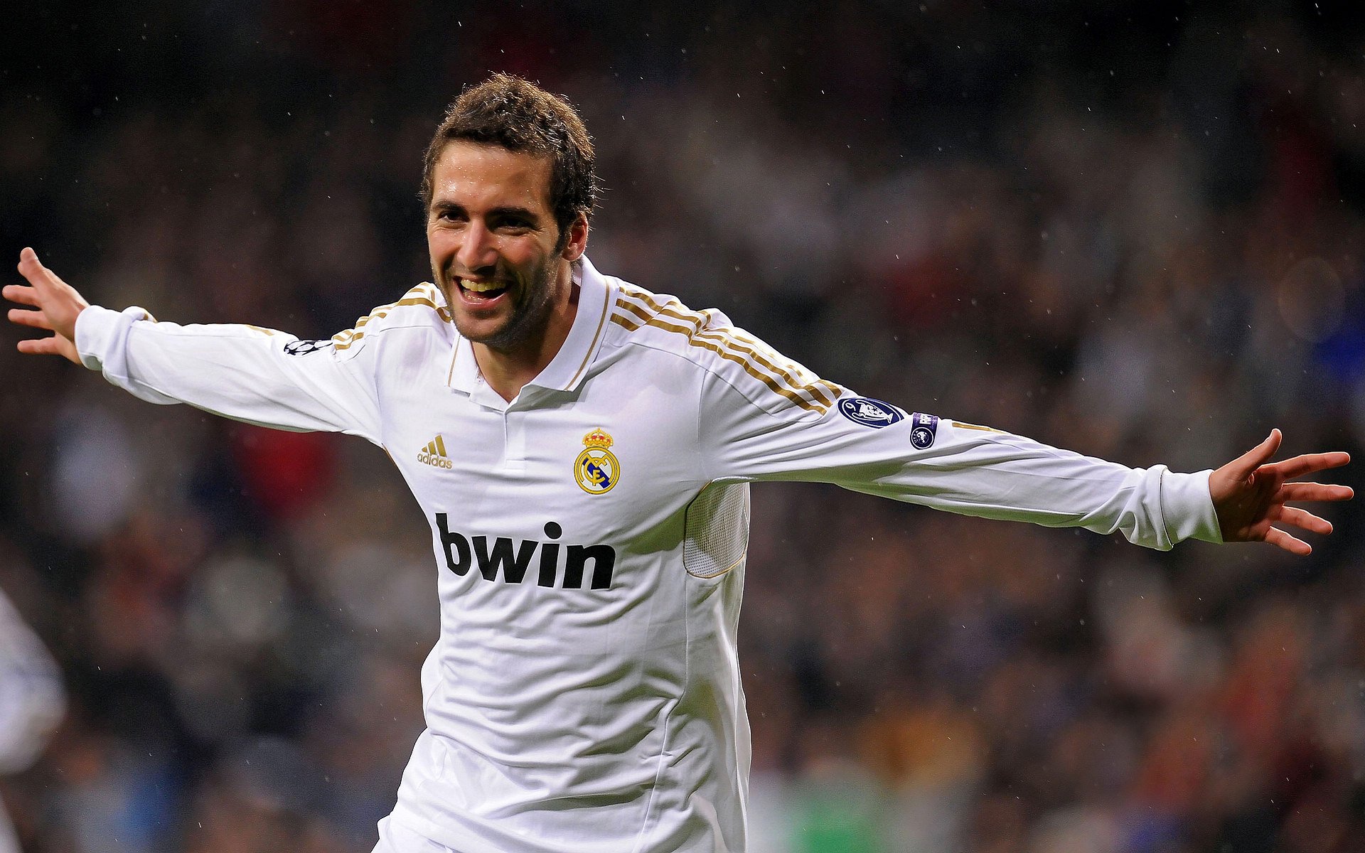 神兵天降！三笘薰一己之力撕碎巴斯克防线，莱比锡红牛轻取毕尔巴鄂竞技