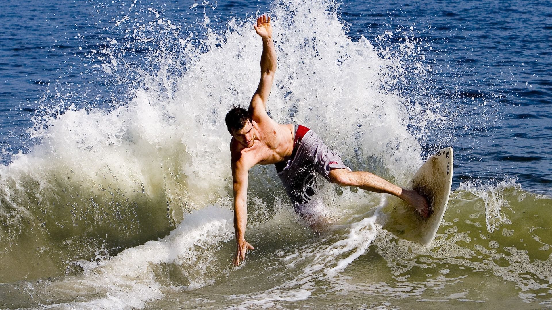 开云体育下载-力量与精准，从德国足球到安赛龙羽毛球的竞技美学